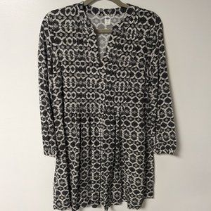 Old Navy XS pleated long sleeve dress: black and white